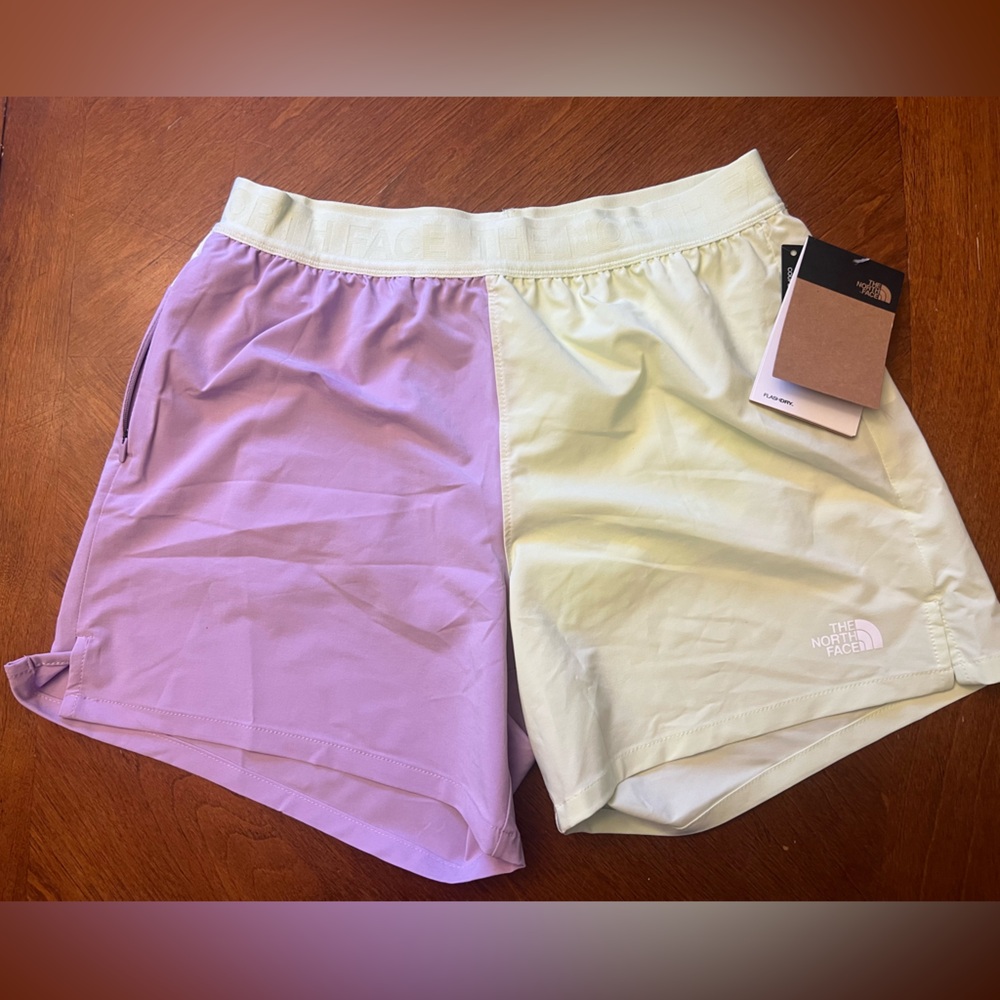 BNWT women’s North Face active shorts